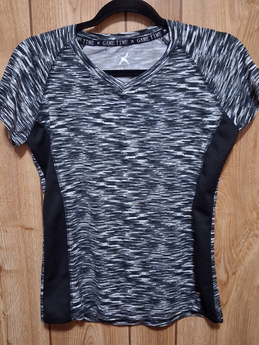 Game Time Womens V-Neck Performance Fitness Short Sleeve Top Small